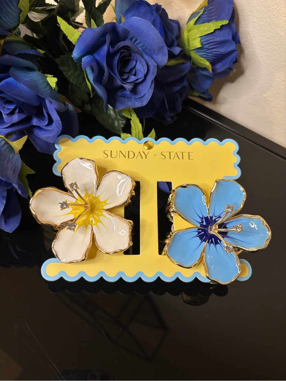 NWT Sunday State Large Floral Jaw Clips - Blue & White